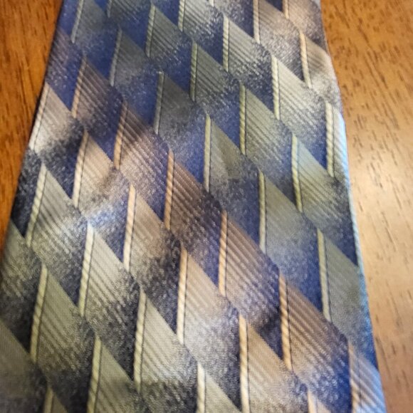 Crazy Horse ~ Geometric Necktie ~ New Condition - Picture 4 of 9